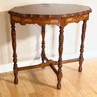 Vtg. Solid Wood Scalloped Accent Table With Spindle Legs ~*Read Details
