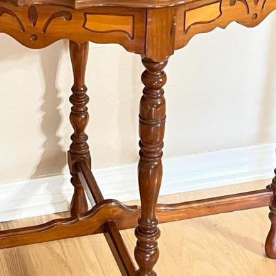 Vtg. Solid Wood Scalloped Accent Table With Spindle Legs ~*Read Details