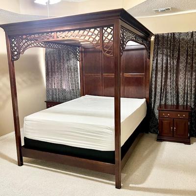 Four (4) Piece Mahogany Queen Canopy Bed Bedroom Suite ~ *Read Details
