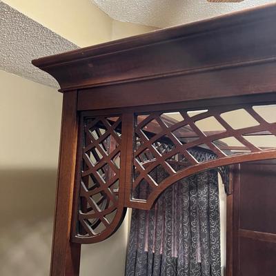 Four (4) Piece Mahogany Queen Canopy Bed Bedroom Suite ~ *Read Details