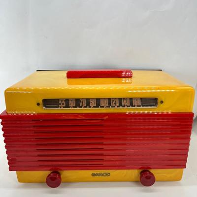 Red + Yellow Catalin Garod model 6AU-1 'Commander' Radio 1947