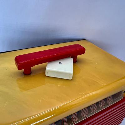 Red + Yellow Catalin Garod model 6AU-1 'Commander' Radio 1947