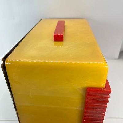 Red + Yellow Catalin Garod model 6AU-1 'Commander' Radio 1947