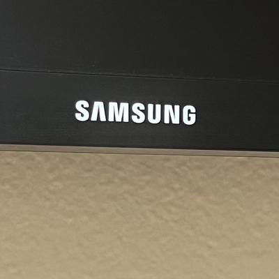 SAMSUNG ~ 40” Smart TV ~ *Read Details