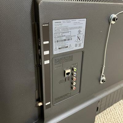 SAMSUNG ~ 40” Smart TV ~ *Read Details