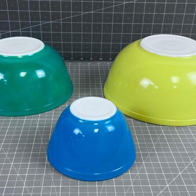 PYREX Nested Bowls - Green, Blue and Yellow