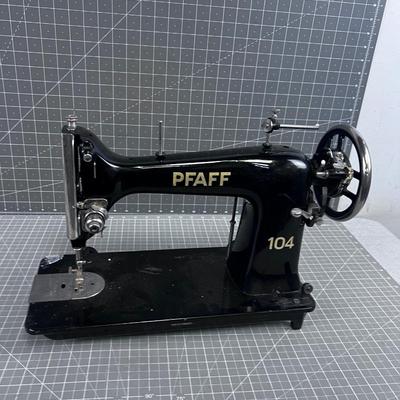 PFAFF Sewing Machine, No. 104 