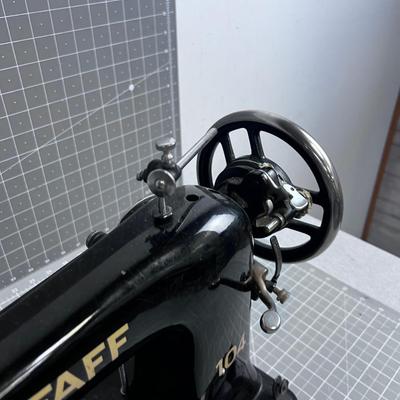 PFAFF Sewing Machine, No. 104 