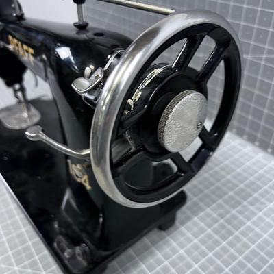 PFAFF Sewing Machine, No. 104 