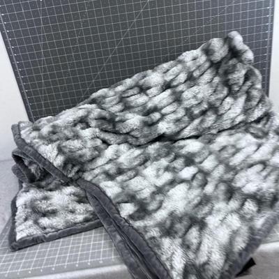 MINKY LIKE Mon-Chateau Throw Gray 