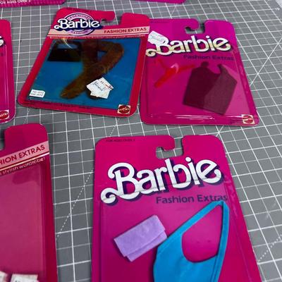 VINTAGE NEW BARBIE Clothes new on the Card
