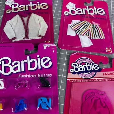 VINTAGE NEW BARBIE Clothes new on the Card