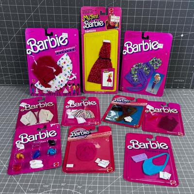 VINTAGE NEW BARBIE Clothes new on the Card