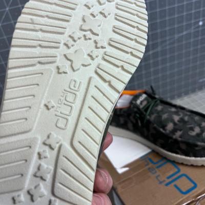 HEY DUDE Youth Size 5 Deck Shoes NEW 