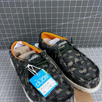 HEY DUDE Youth Size 5 Deck Shoes NEW 