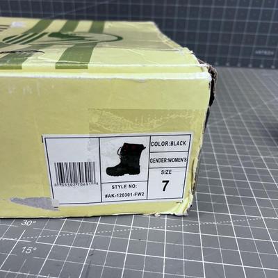 TAMARACK Women's Size 7 SNOW BOOTS  NEW 