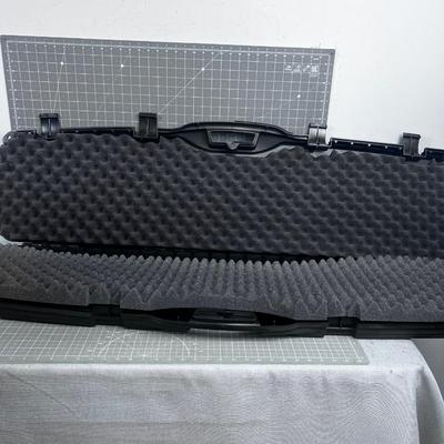 3 NEW PLANO, but Cracked Riffle Case