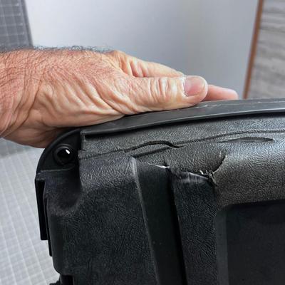 3 NEW PLANO, but Cracked Riffle Case