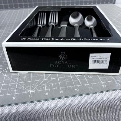 NEW Royal Doulton 20 Piece Fine Stainless FLATWARE NEW