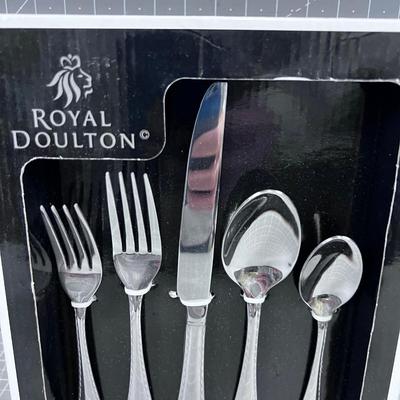 NEW Royal Doulton 20 Piece Fine Stainless FLATWARE NEW