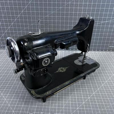 Davis Rotary Sewing Machine, Antique 