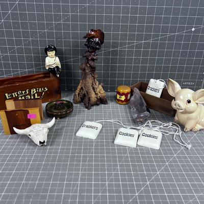 Kitschy Collectible Item Lot