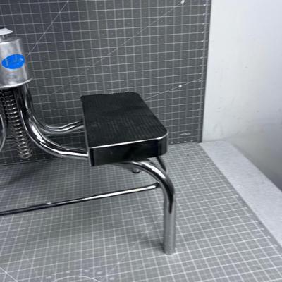 (1) Metal Chrome VINTAGE Stool with foot step built in