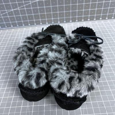 Minnetonka Slippers 