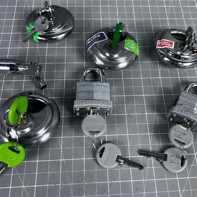 BUNCH of Pad Locks with Keys 