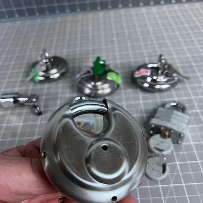 BUNCH of Pad Locks with Keys 