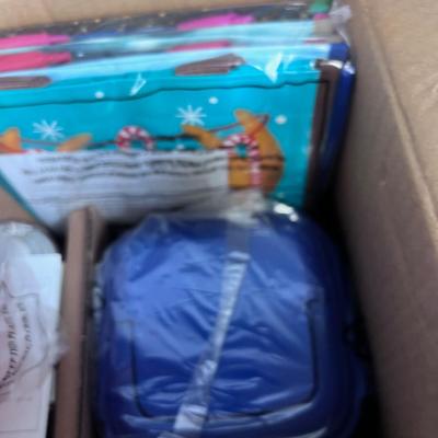 6 Piece e Round and Square Lock N Lock with Tote Bags NICE
