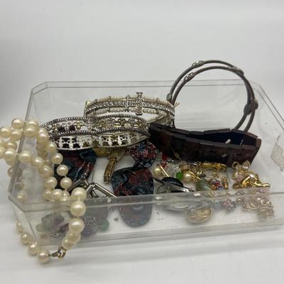 LARGE JEWELRY LOT~Peridot, Sterling, Glass & More