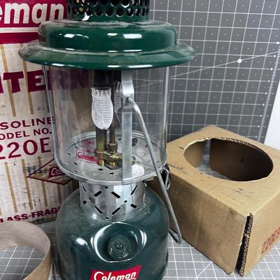 COLEMAN Lantern Vintage 1960 Model 2-20E