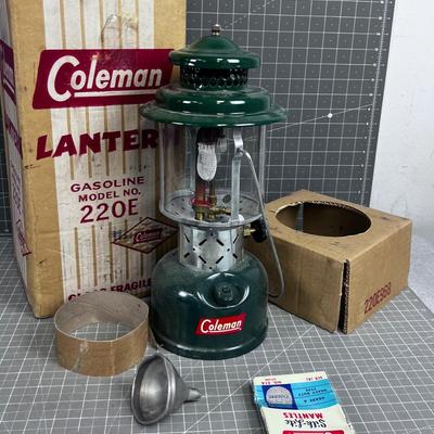 COLEMAN Lantern Vintage 1960 Model 2-20E