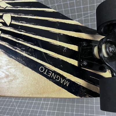 Magneto Skateboard 