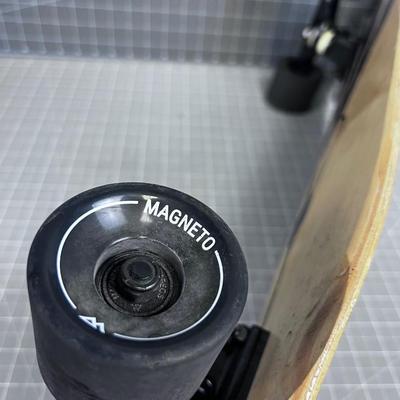 Magneto Skateboard 