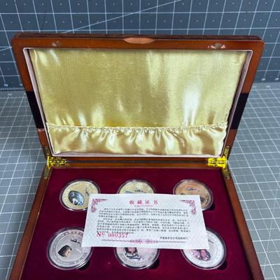 Box of Presentation Medals 999 Silver Ounces , International Space Station Chinese 2005