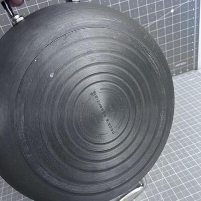 New Cooks Essential Pan with Lid