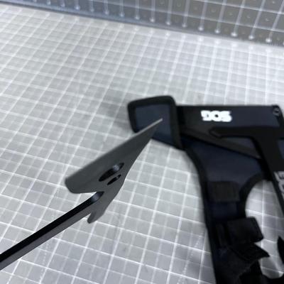 (2) Tom-a-hawks (1) has Scabbard 