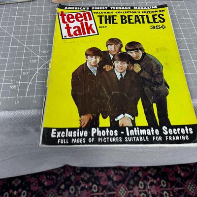 BEATLES Magazines WOW~! Collectible! (7) 