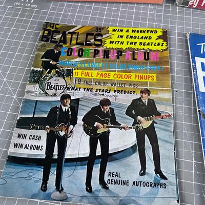 BEATLES Magazines WOW~! Collectible! (7) 