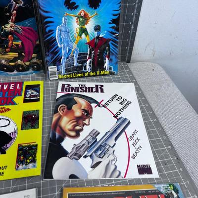 MARVEL Large Format Graphic Comics (9) 