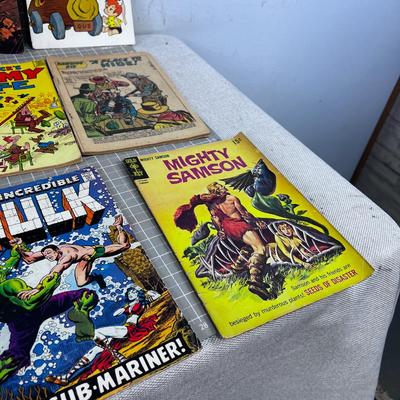 Pile of Vintage Comics, Flintstone & Thunder Agents, Hulk Etc. 