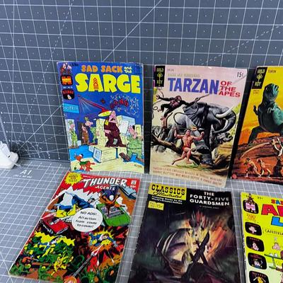 Pile of Vintage Comics, Flintstone & Thunder Agents, Hulk Etc. 