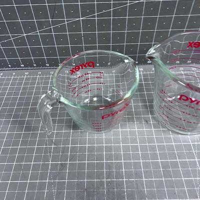 2 Pyrex Measuring Cups 