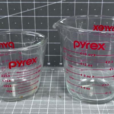 2 Pyrex Measuring Cups 