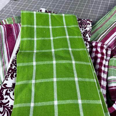 New & Used (12) Kitchen Towels 