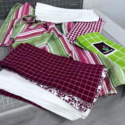 New & Used (12) Kitchen Towels 
