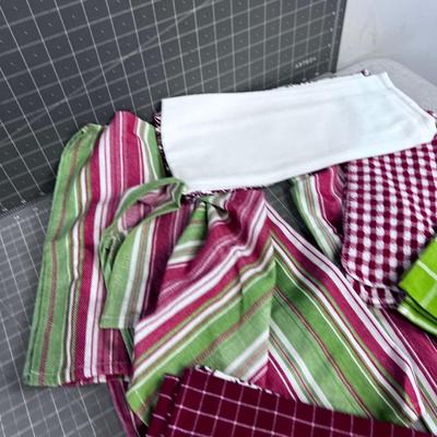 New & Used (12) Kitchen Towels 