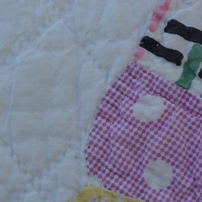 Beautiful Vintage Hand Stitched Dresden Plate Quilt 66”x84”